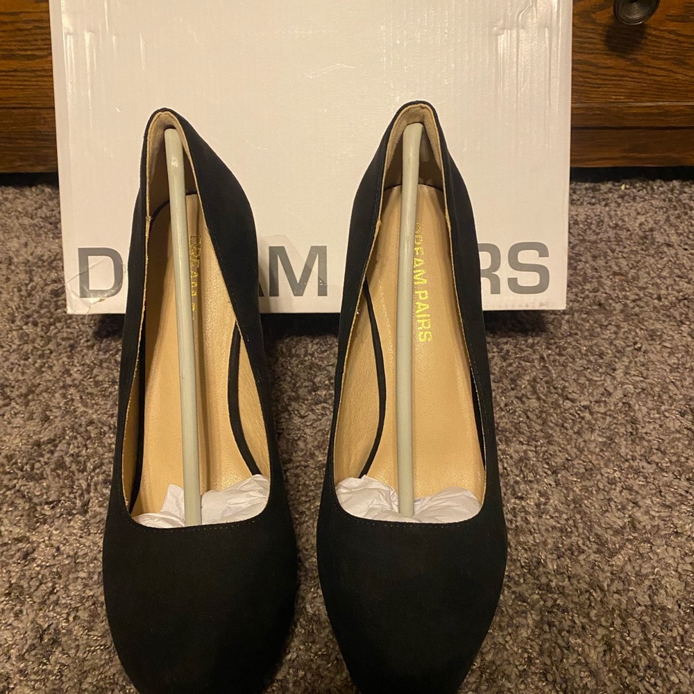 Dream Pairs Classic Black Heels